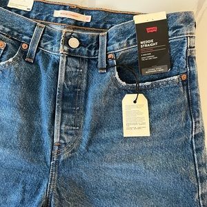 NWT LEVIS | Wedgie Straight 31